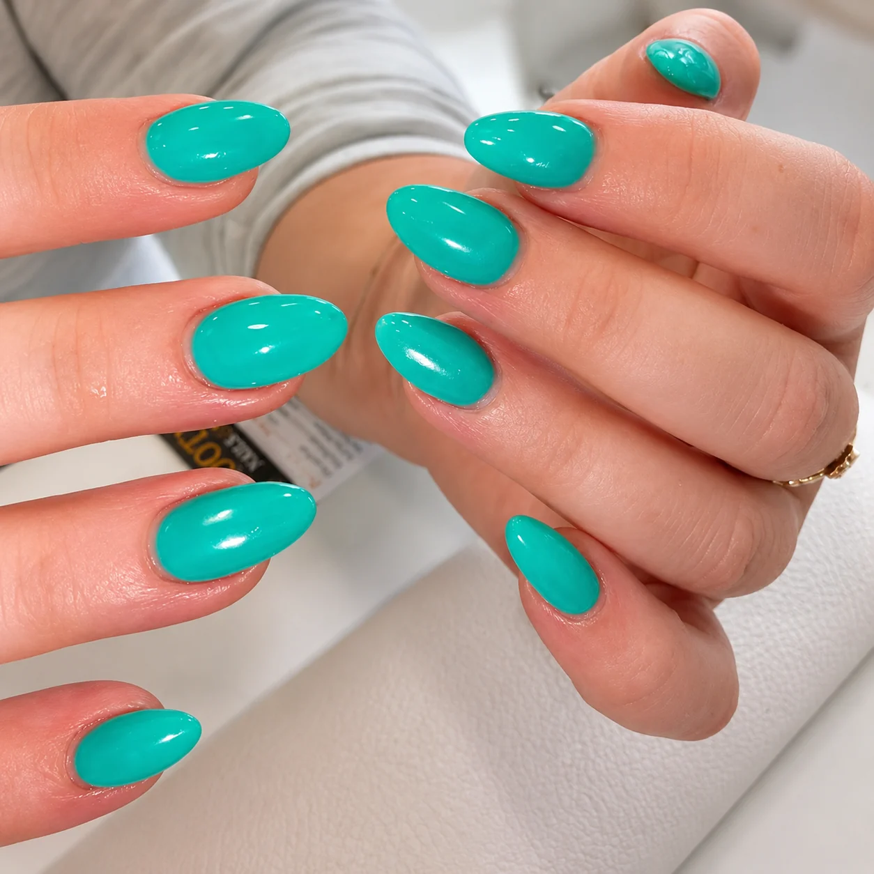 Turquoise gel — almond shape